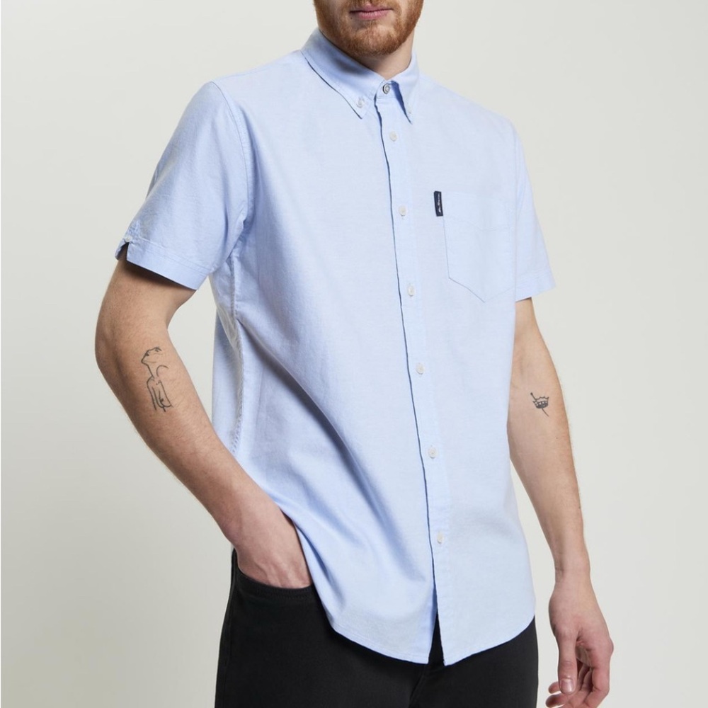 Men's Ben Sherman's  SHORT SLEEVE SIGNATURE OXFORD SHIRT IN SKY. Size XL